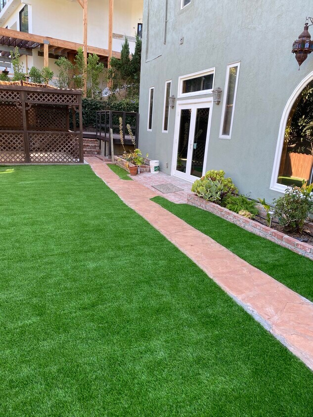 Private yard with deck and gazebo - 6206 Temple Hill Dr