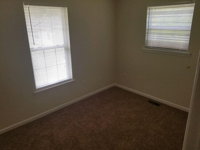 Building Photo - 151 Spirit Cir
