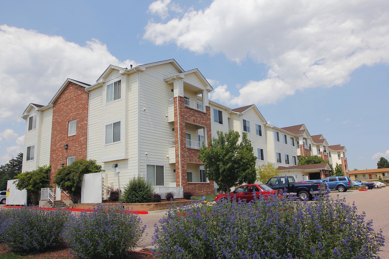 Building Photo - Tamarac Apartments