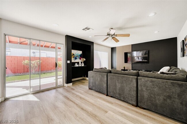 Foto del edificio - 8705 Texas Ranger Ave