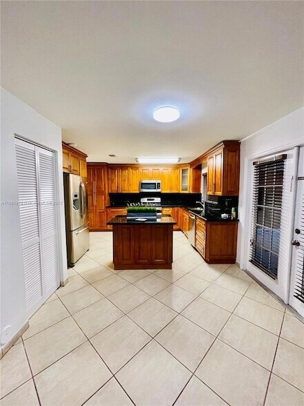 Foto del edificio - 8950 NW 189th Terrace
