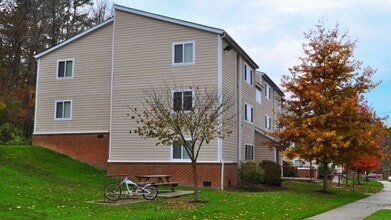 Building Photo - 800 Meadowview Dr