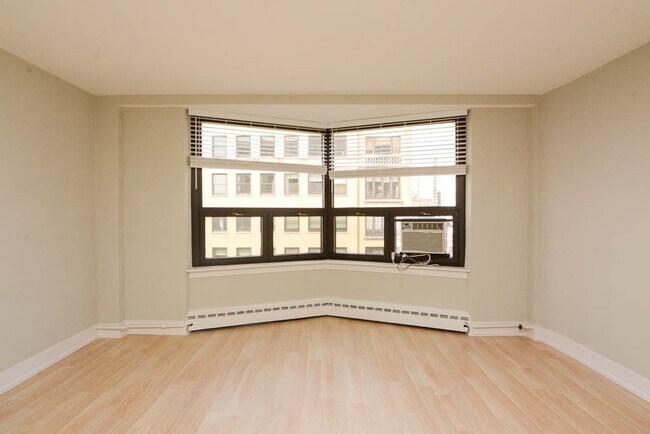 Foto del edificio - 450 W Wellington Ave
