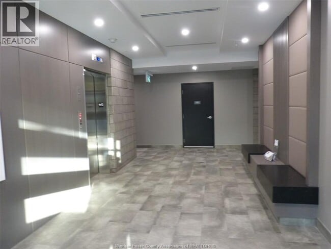 Building Photo - 140 Main St E