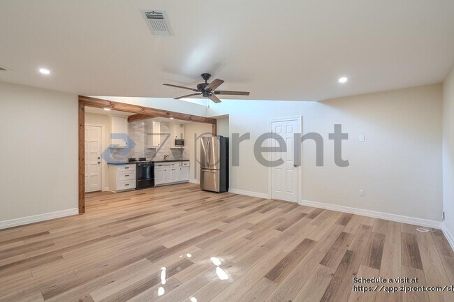 Foto del edificio - 4031 Leeshire Dr