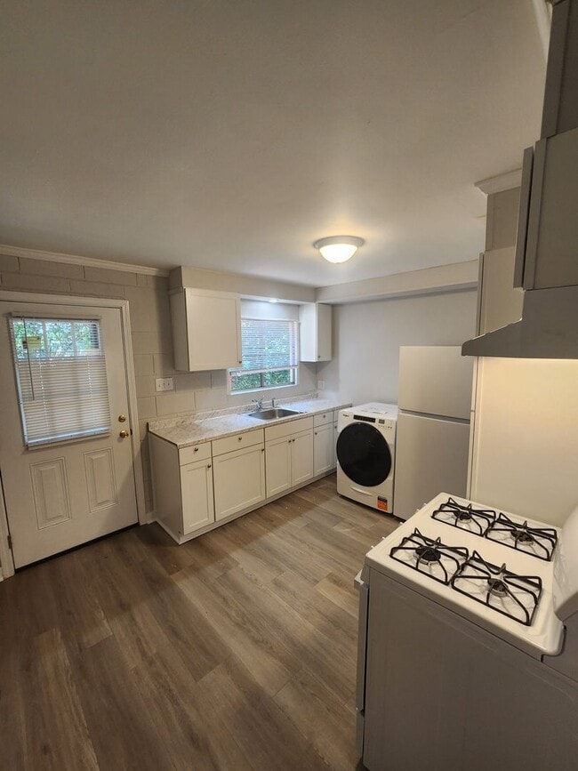 Photo - 529 Hillsborough Street #C7 House