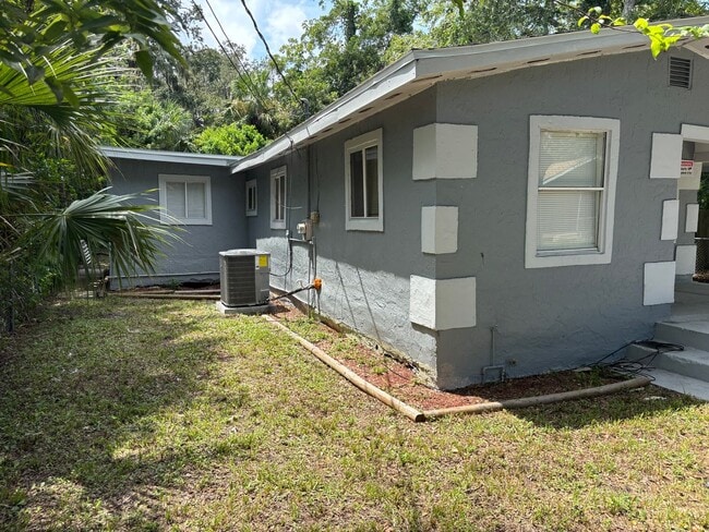 Building Photo - Newly Remolded 3 Bedroom