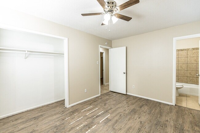 Foto del edificio - Three Bedroom Home in Quiet Neighborhood