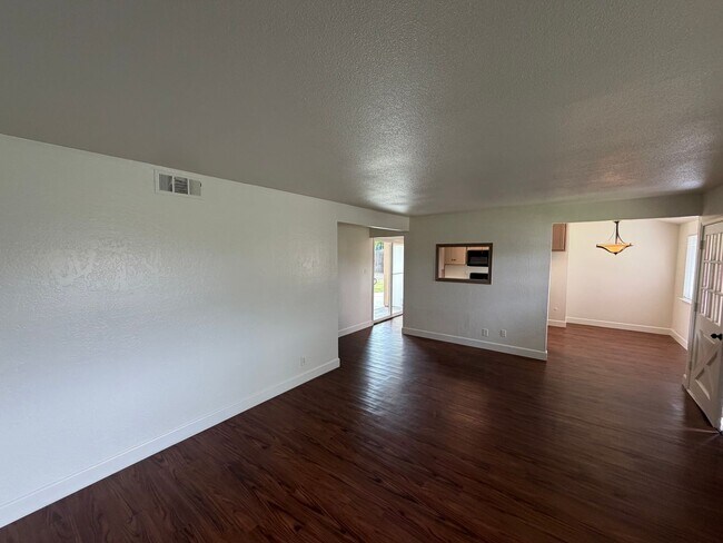 Building Photo - 465 Stansbury Dr