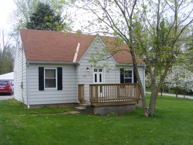 259 Pleasant Dr, Aliquippa, PA 15001 House for Rent in Aliquippa, PA