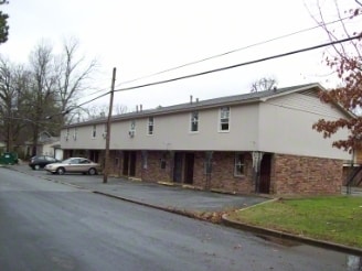 Primary Photo - 2600 S Elm St