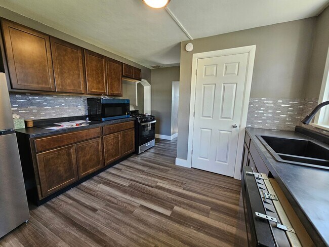 Foto del edificio - SW 3 Bedroom 1 bath, Newly updated, Large ...