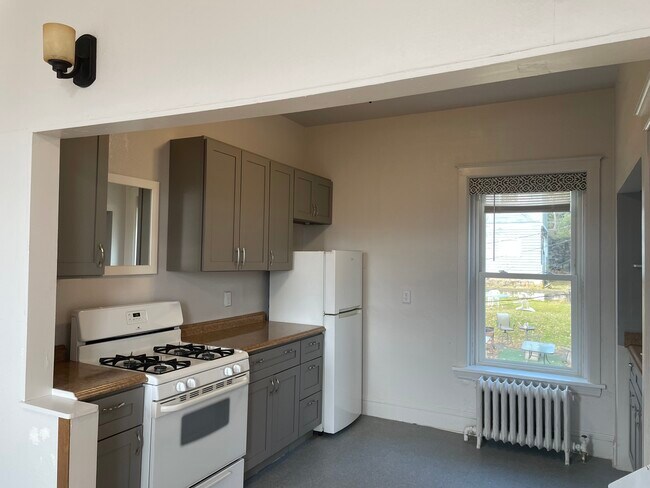 Foto del edificio - 317 N 4th Ave W