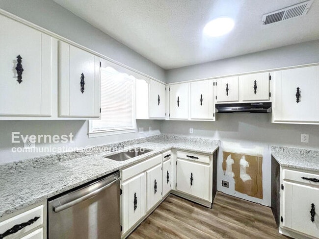 Foto del edificio - 3830 Kerfield Dr
