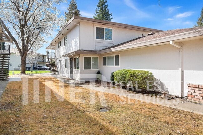 Foto del edificio - 243 Breuner Dr