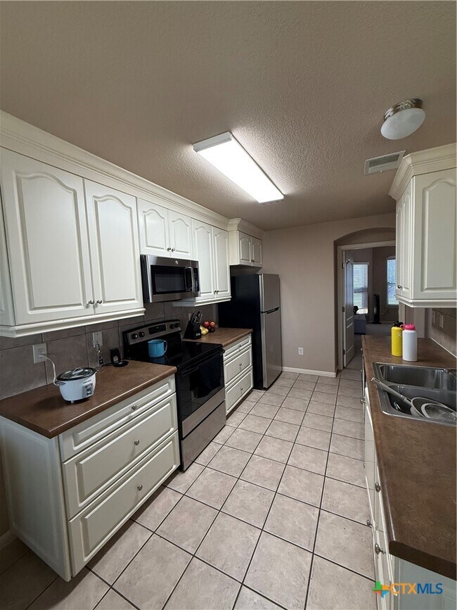 Foto del edificio - 1648 Sunfire Cir