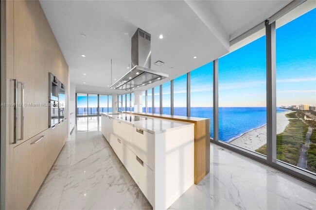 Foto del edificio - 15701 Collins Ave