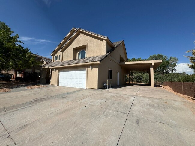 Building Photo - Hidden Park in Great location!!  PET FRIEN...