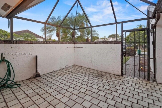 Foto del edificio - 9311 Wedgewood Dr