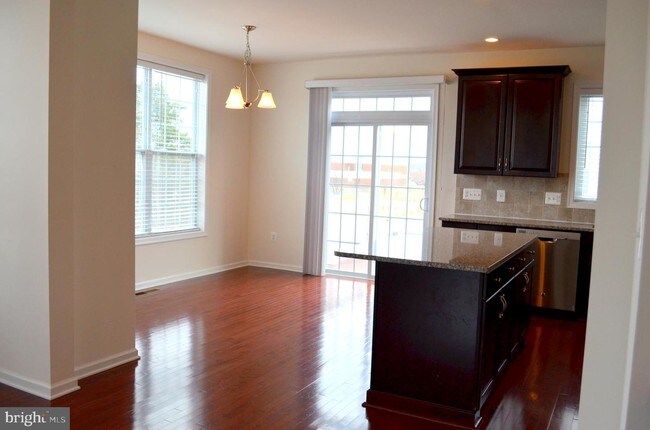 Building Photo - 23351 Milltown Knoll Square