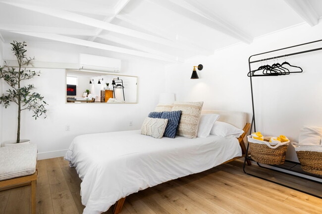 Building Photo - 614 Knob Hill Ave