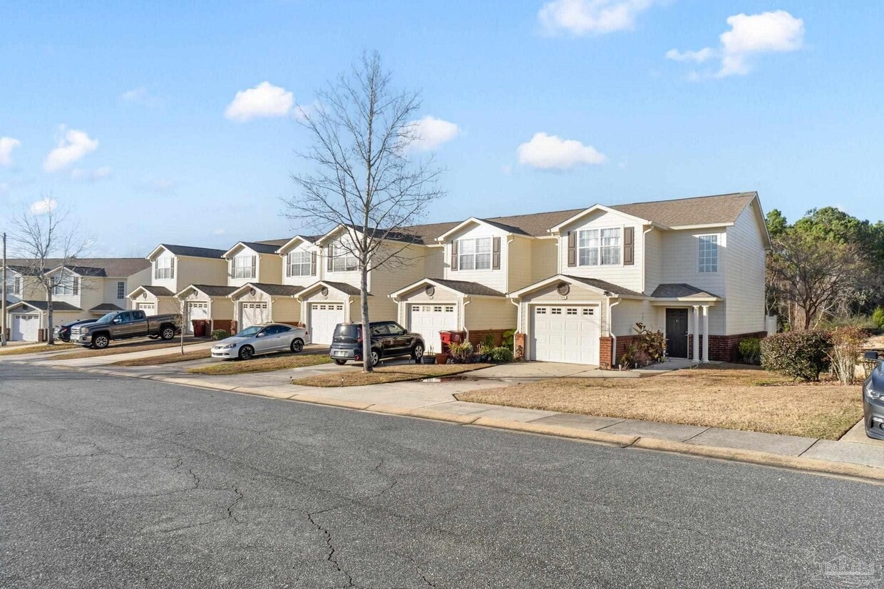 Primary Photo - 707 Majestic Dr