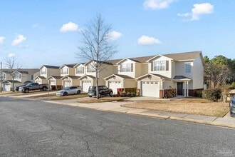 Building Photo - 707 Majestic Dr