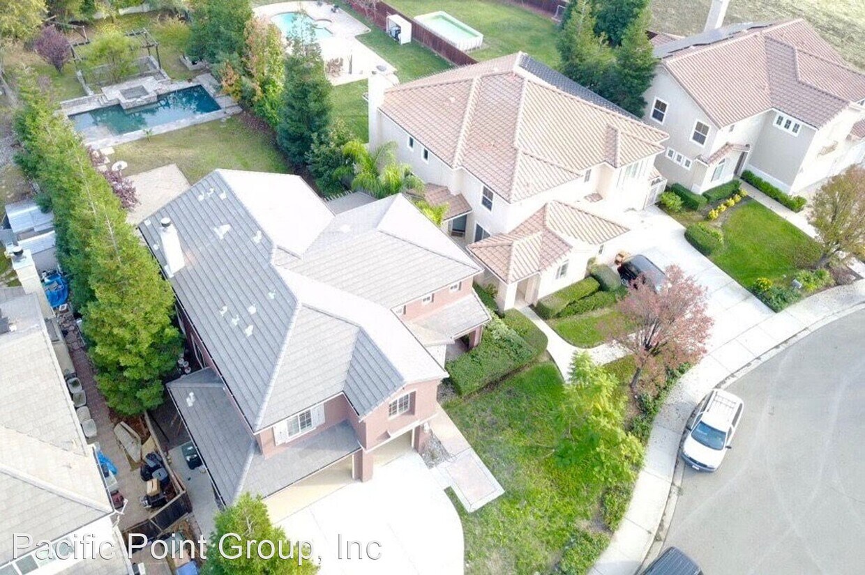 Foto principal - 5 br, 2.5 bath House - 2731 Zinfandel Ct
