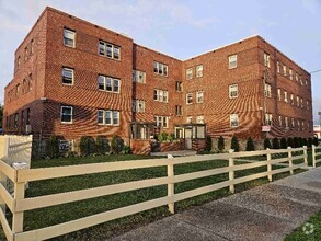 Building Photo - 751 Adams Ave