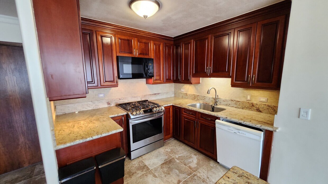 Primary Photo - Executive quality remodeled one bedroom - ...