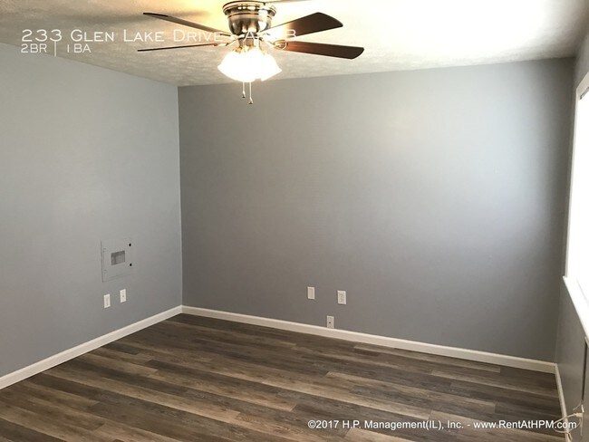 Building Photo - Glen Lake Two Bedroom