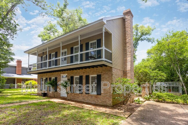 Building Photo - 424 W Lee St