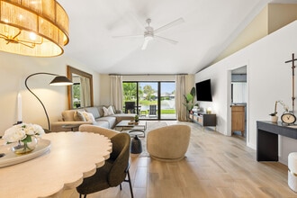 Building Photo - 206 Club Dr