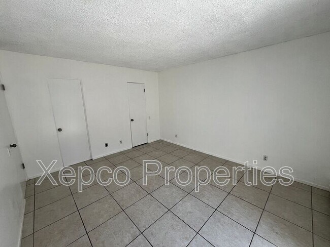 Building Photo - 556 E Chuckwalla Rd