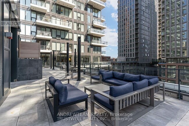 Building Photo - 77 Shuter St