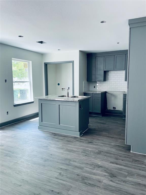 Foto del edificio - 8134 Richland Dr