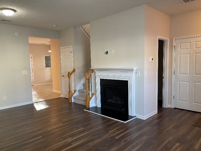 Building Photo - 27 Suncrest Ct