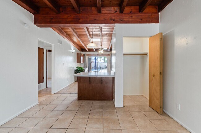 Foto del edificio - Available March 1, 2026. Updated 2 Bedroom 1.5 Bath Duplex with private dedicated pool.