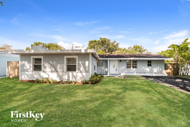 Building Photo - 401 Superior Pl