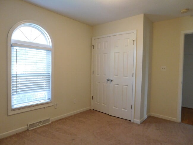 Building Photo - Appomattox Area