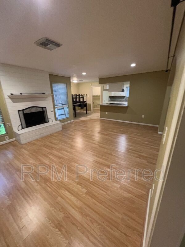Foto del edificio - 3907 Glenheather Dr