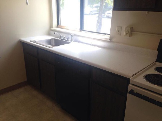 Foto del edificio - 406 Ivy Ridge Rd