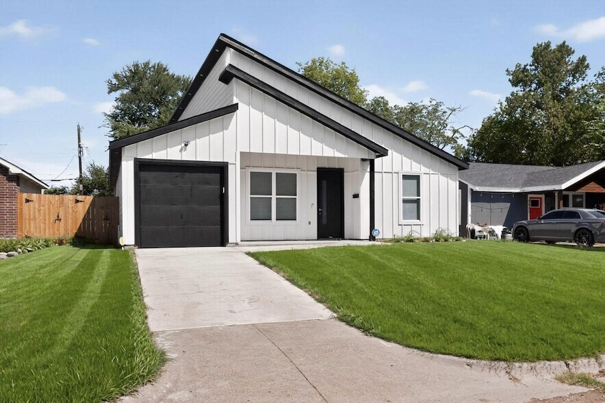 Primary Photo - 3901 Le May Ave