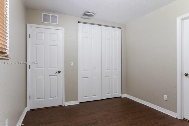 Building Photo - 141 SW 53rd Ave
