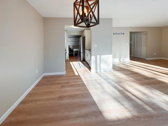 Building Photo - 225 SW Meadows