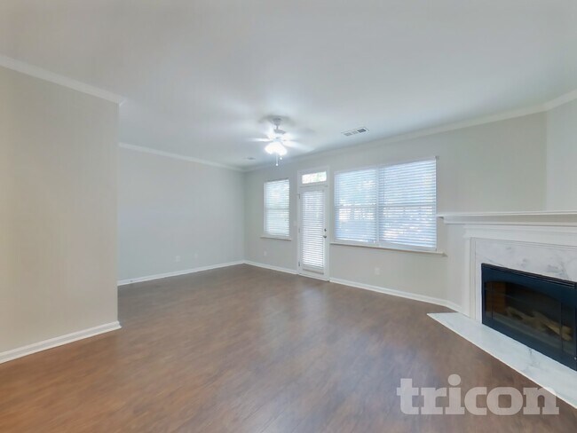 Building Photo - 3364 Estes Dr