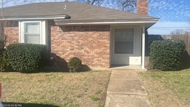 Building Photo - 2037 Minnie Dr