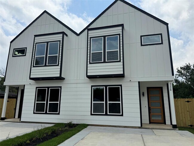 Building Photo - 5228 Dewberry St