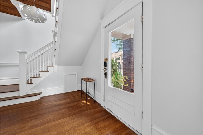 Building Photo - 324 W Alabama St