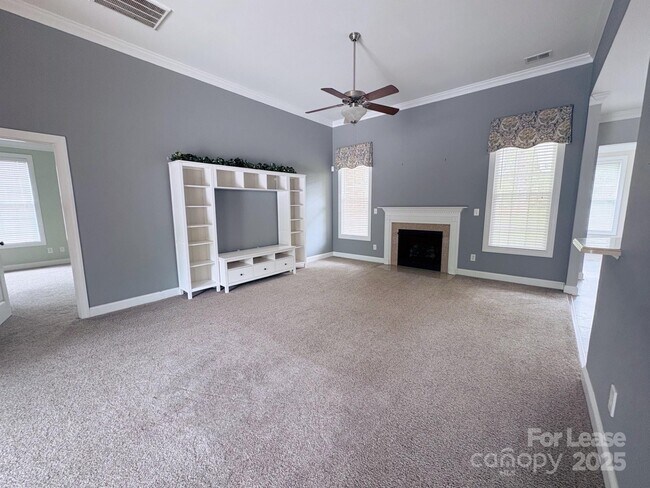 Building Photo - 108 Avaclaire Way